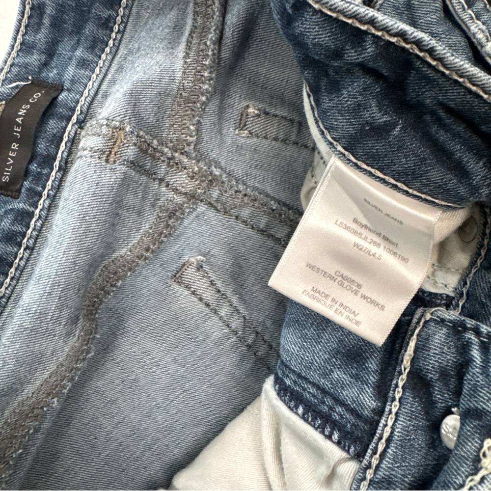 Silver Jeans BoyFriend Jean Shorts Women's 27 Distressed Cuffed 4” Med Fade EUC - Picture 7 of 12